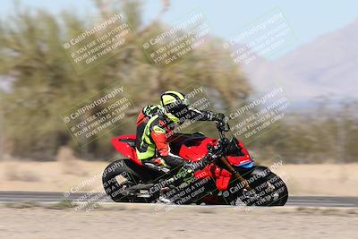 media/Dec-01-2025-Moto Forza (Mon) [[2daa91e15f]]/2-Intermediate Group/Session 3 (Turn 7 Inside Pans)/